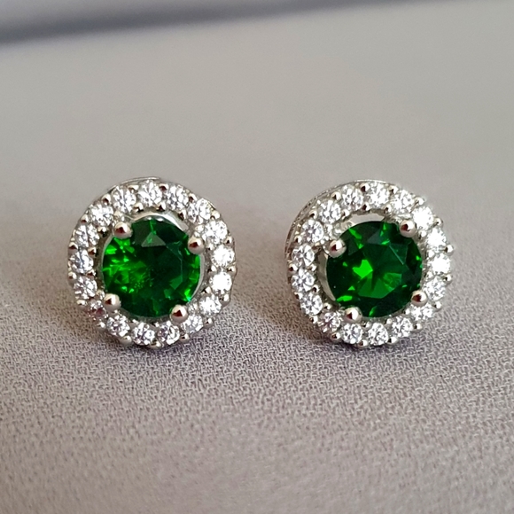 Simple Green Round Diamond Stud Earrings - Picture 2 of 3